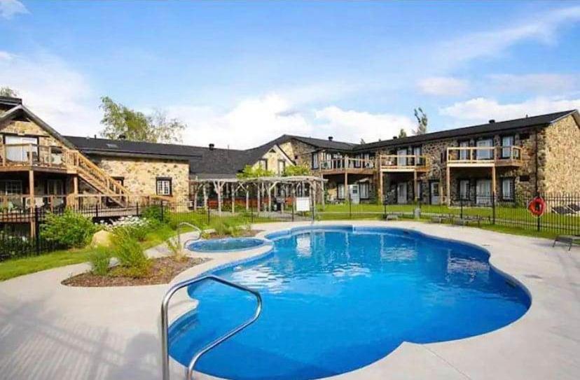 Superbe Condo A 5 Minutes Du Mont Orford エクステリア 写真