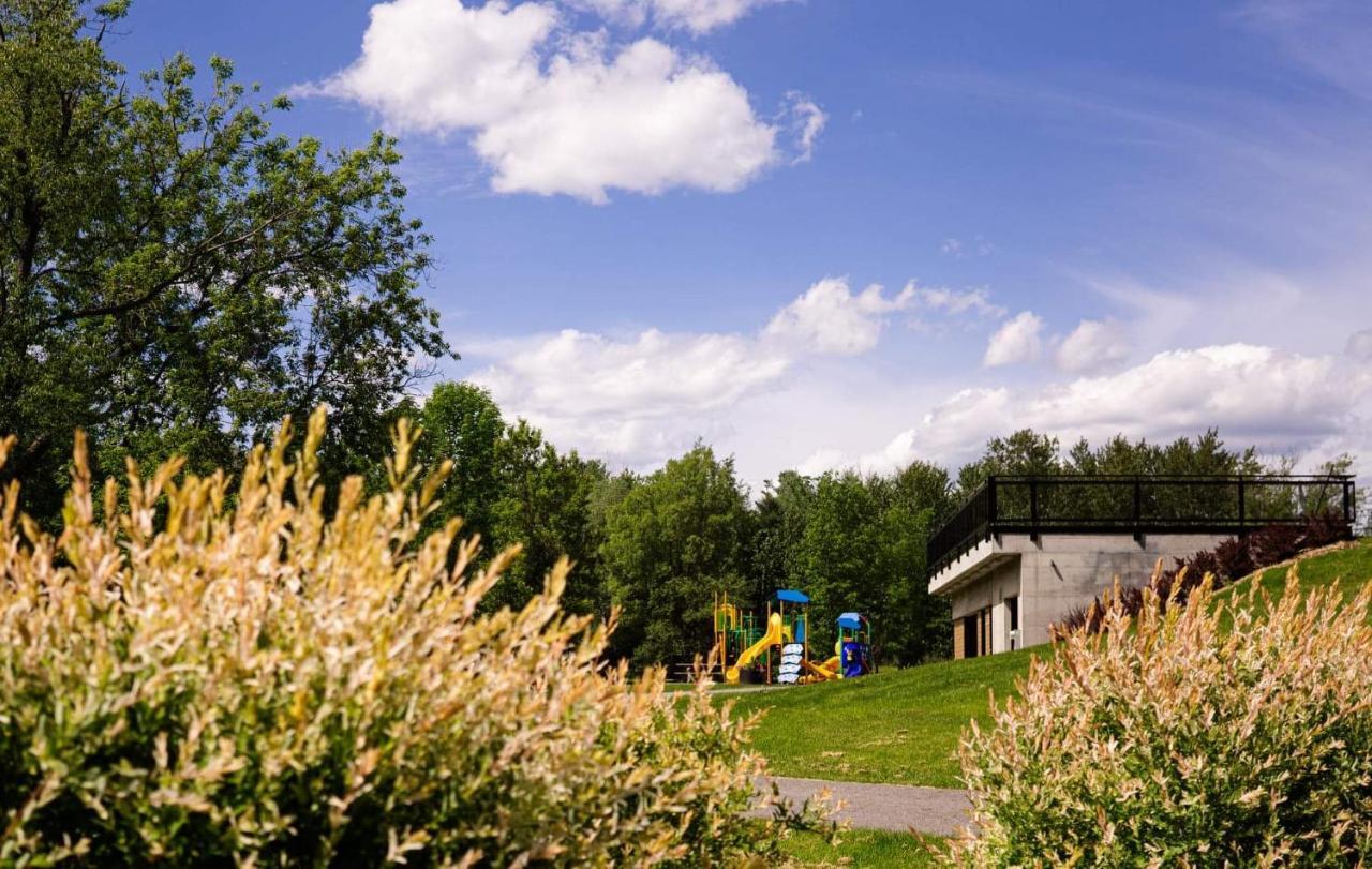 Superbe Condo A 5 Minutes Du Mont Orford エクステリア 写真